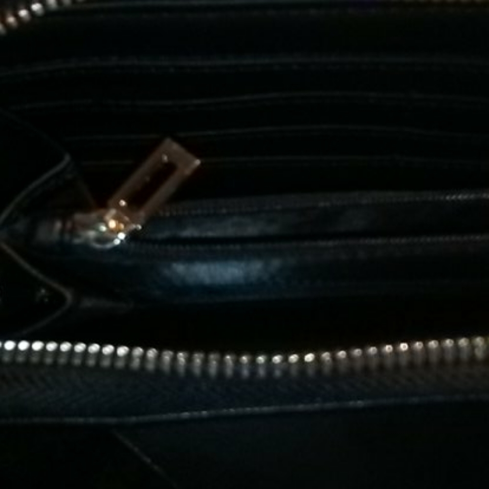 Guess - Picture 3 of 4